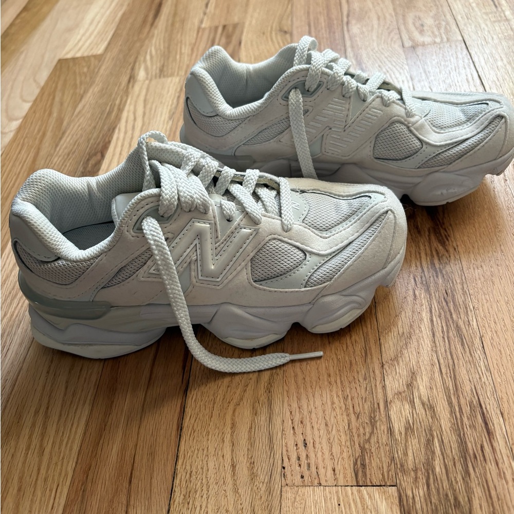 New Balance Women's Light Gray Sneakers